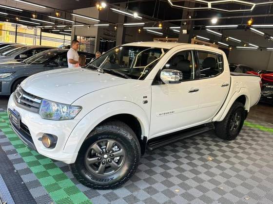 MITSUBISHI L200 TRITON 3.2 HPE 4X4 CD 16V TURBO INTERCOOLER DIESEL 4P AUTOMÁTICO